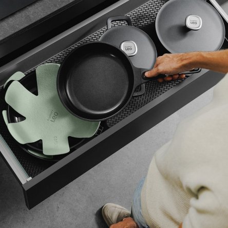 Сковорода з антипригарним покриттям BergHOFF LEO PHANTOM діаметр 28см, 2.9л (3950571) - 6